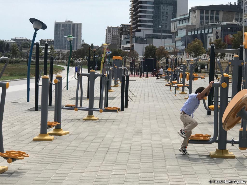 Bulvarda istifadəyə verilən idman qurğularına və veloparka xüsusi nəzarət olunur