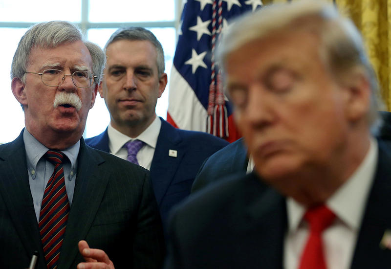 ФБР провело обыски у бывшего помощника Трампа