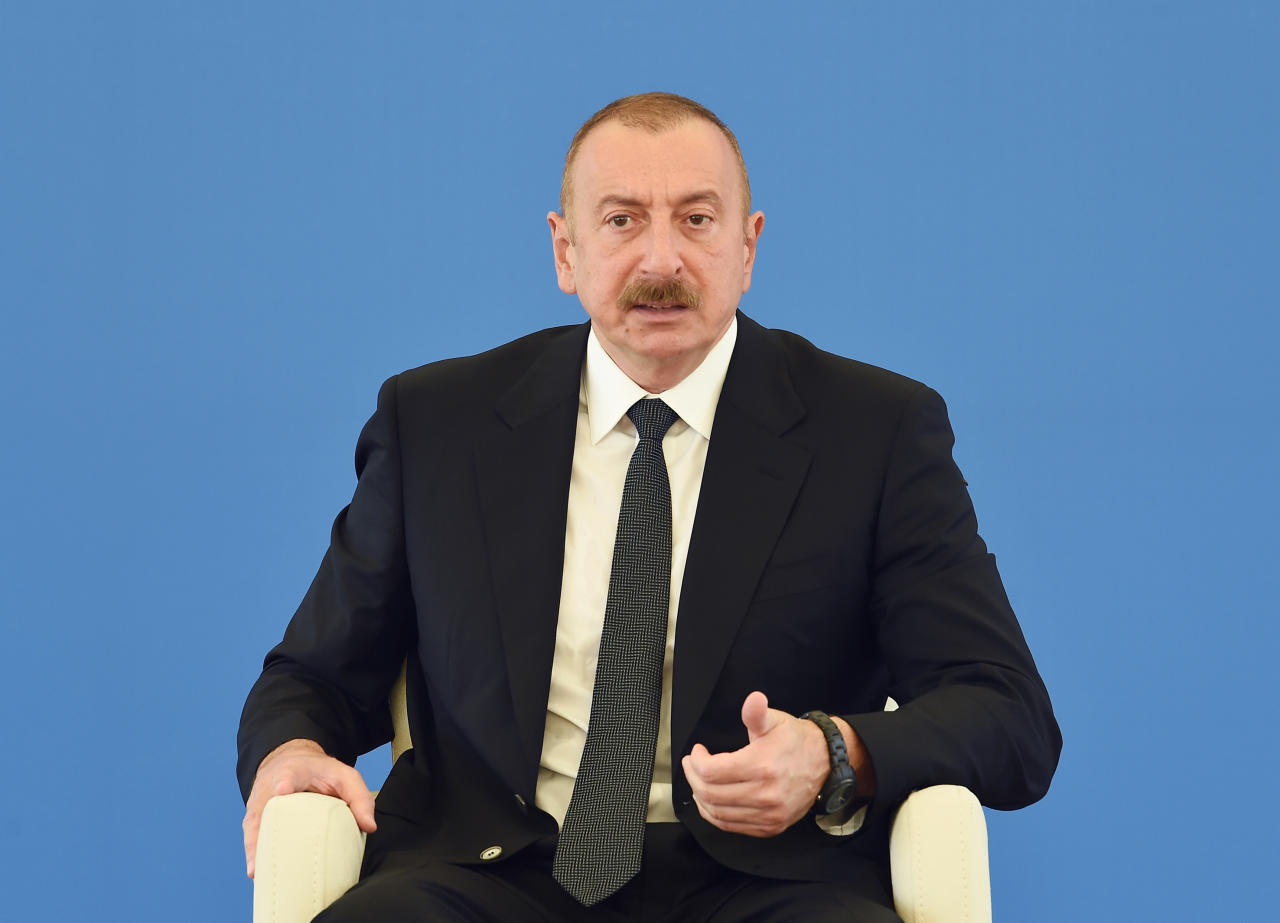Президент Ильхам Алиев ознакомился со строительством 330/220/110-киловольтной электроподстанции «Гобу»
