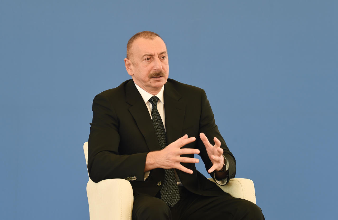 Президент Ильхам Алиев ознакомился со строительством 330/220/110-киловольтной электроподстанции «Гобу»