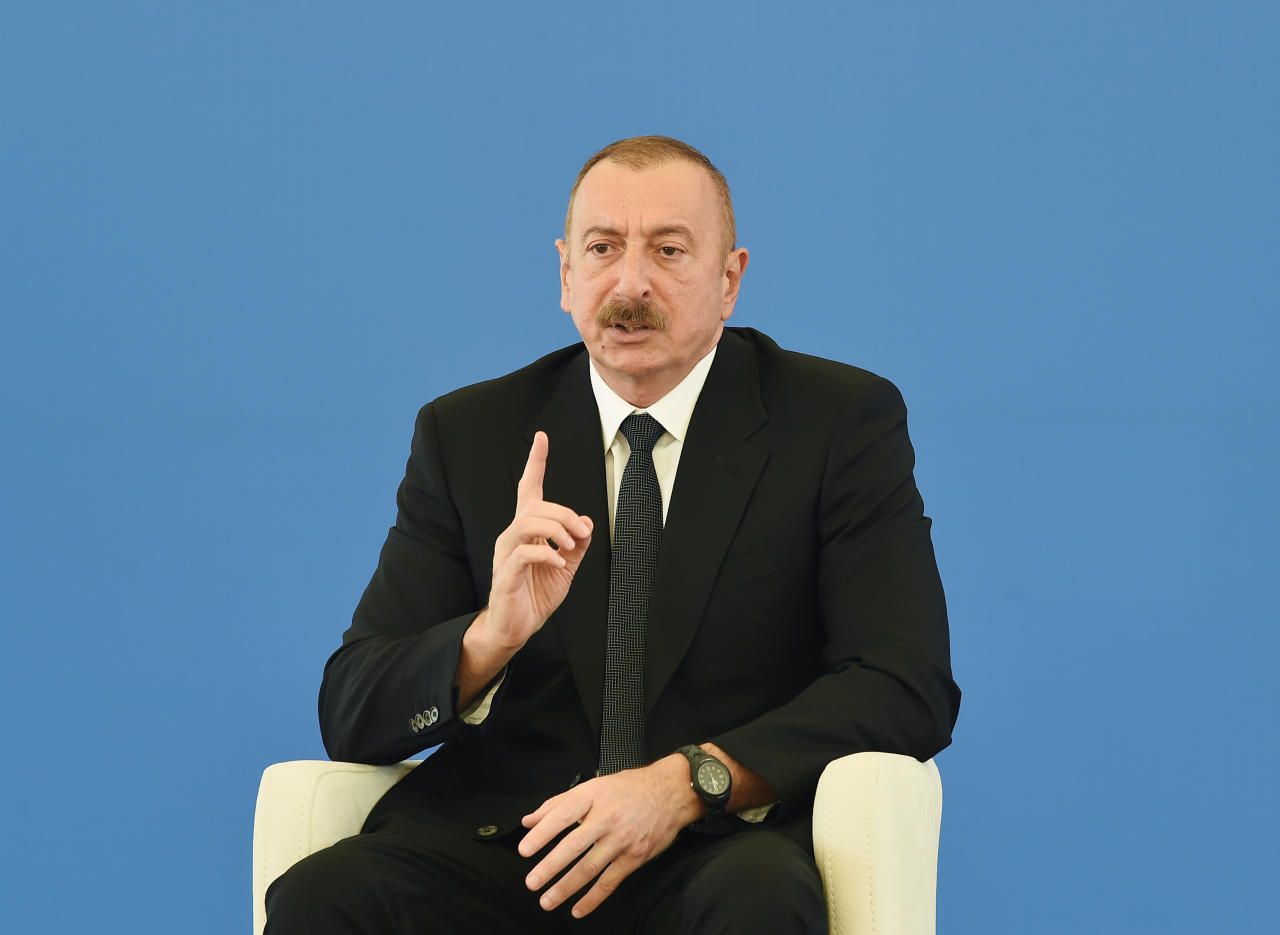 Президент Ильхам Алиев ознакомился со строительством 330/220/110-киловольтной электроподстанции «Гобу»