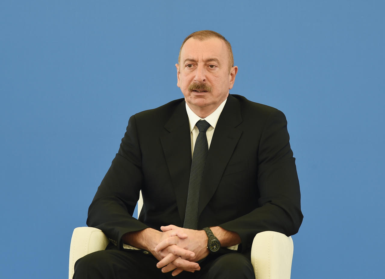 Президент Ильхам Алиев ознакомился со строительством 330/220/110-киловольтной электроподстанции «Гобу»