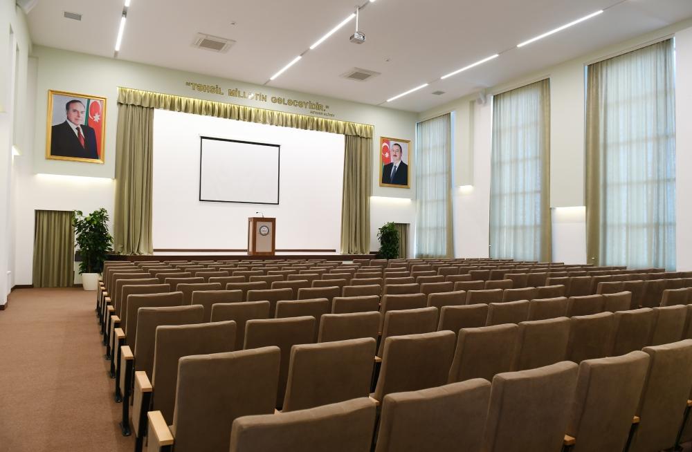 Президент Ильхам Алиев и Первая леди Мехрибан Алиева приняли участие в открытии нового здания школы в поселке Гала в Баку