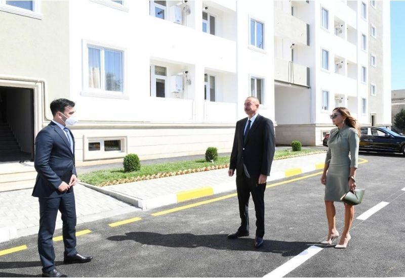 Президент Ильхам Алиев и Первая леди Мехрибан Алиева приняли участие в открытии реконструированного здания общежития в Бузовне