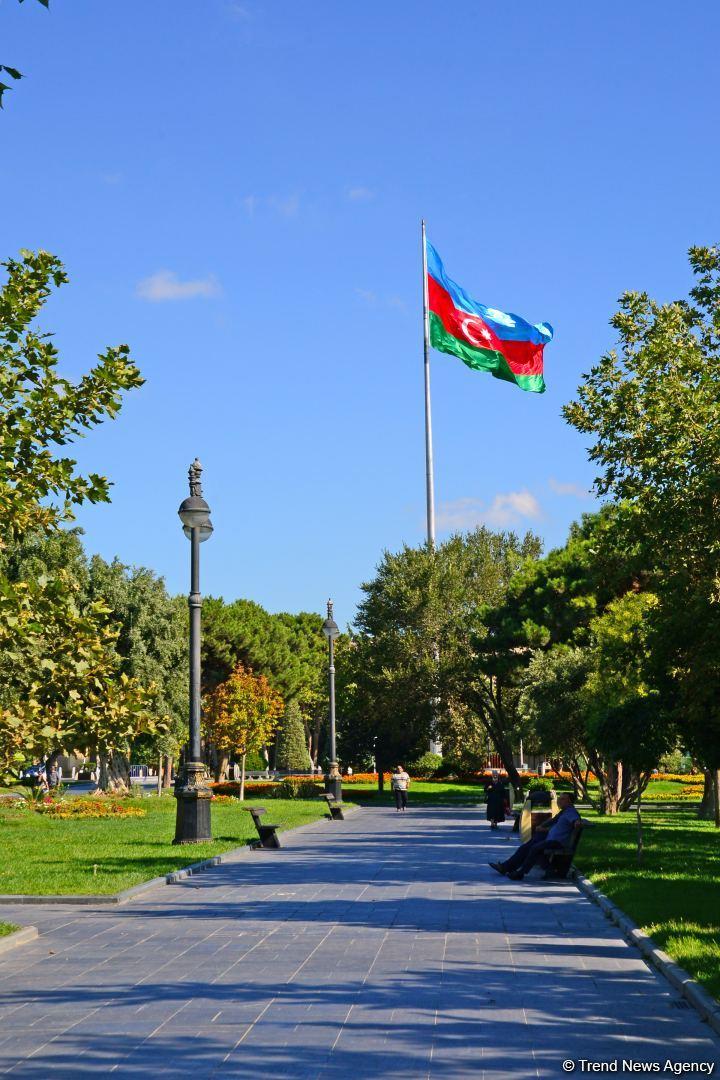 Баку встречает «карантинную осень»