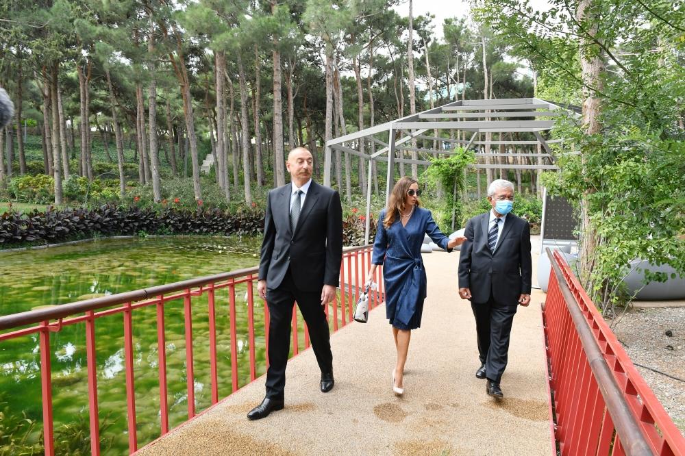 Президент Ильхам Алиев и Первая леди Мехрибан Алиева приняли участие в открытии двух новых корпусов Университета ADA