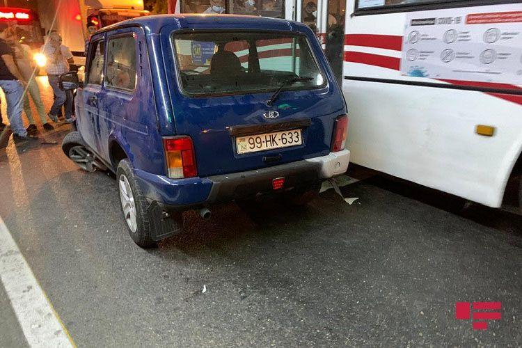В Баку автобус попал в ДТП