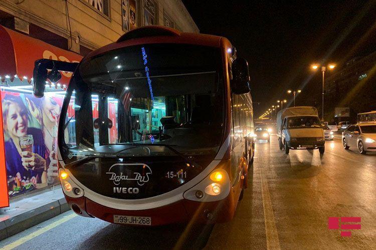 В Баку автобус попал в ДТП