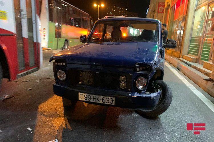 В Баку автобус попал в ДТП