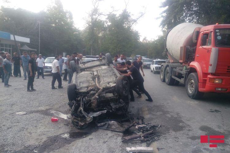 В Хачмазе перевернулся автомобиль, есть пострадавший