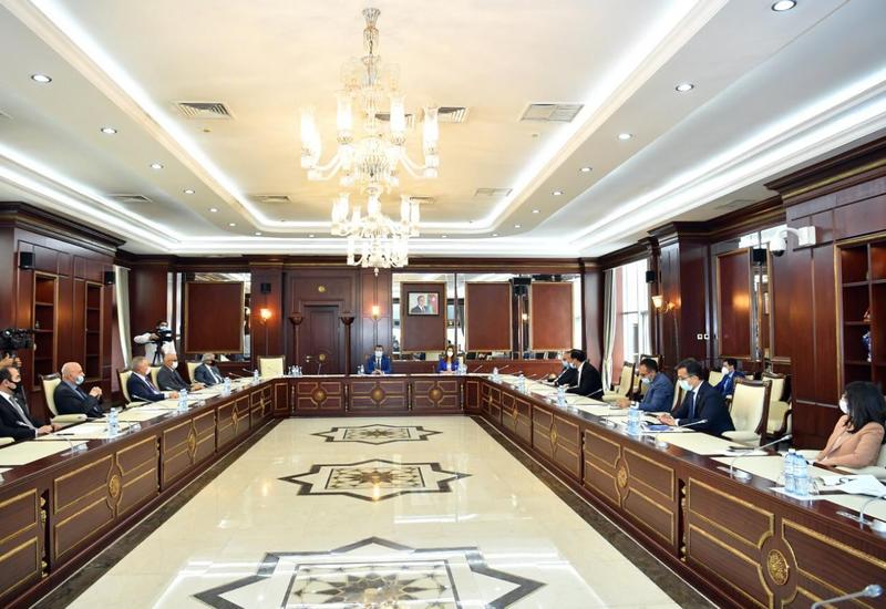 Milli Məclisin Beynəlxalq münasibətlər və parlamentlərarası əlaqələr komitəsi ötən sessiyanın hesabatını verdi