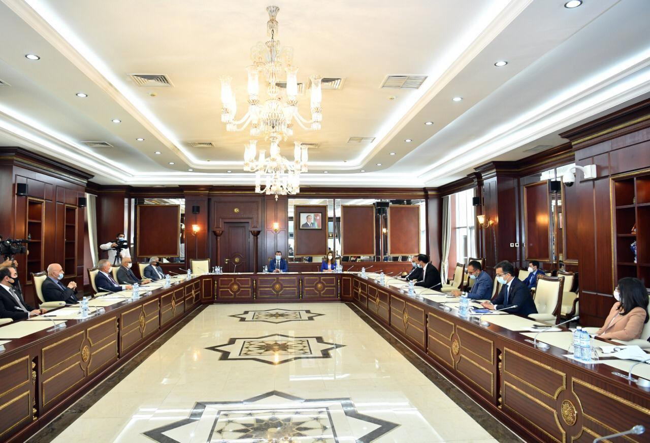 Milli Məclisin Beynəlxalq münasibətlər və parlamentlərarası əlaqələr komitəsi ötən sessiyanın hesabatını verdi