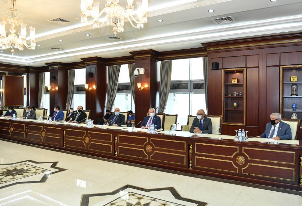 Milli Məclisin Beynəlxalq münasibətlər və parlamentlərarası əlaqələr komitəsi ötən sessiyanın hesabatını verdi