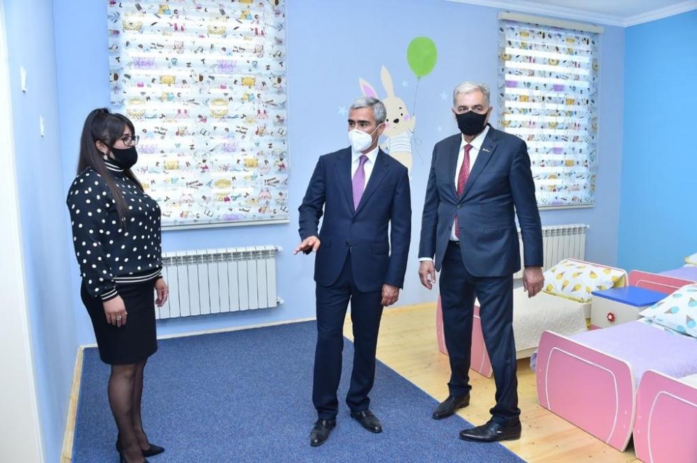 Фондом Гейдара Алиева сдаются в эксплуатацию 62 учебных заведения. В Гяндже, Самухе и Уджаре состоялось открытие построенных и реконструированных учебных заведений