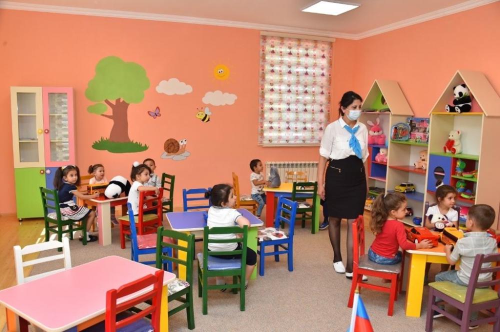 Фондом Гейдара Алиева сдаются в эксплуатацию 62 учебных заведения. В Гяндже, Самухе и Уджаре состоялось открытие построенных и реконструированных учебных заведений