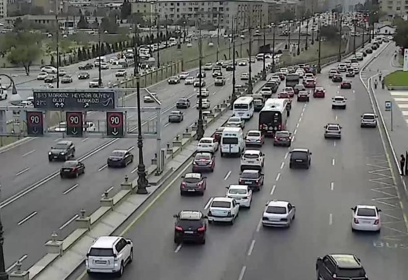 Şəhər mühitinin avtomobillər üçün yox, insanlar üçün rahat və əlçatan olması əsas götürülməlidir