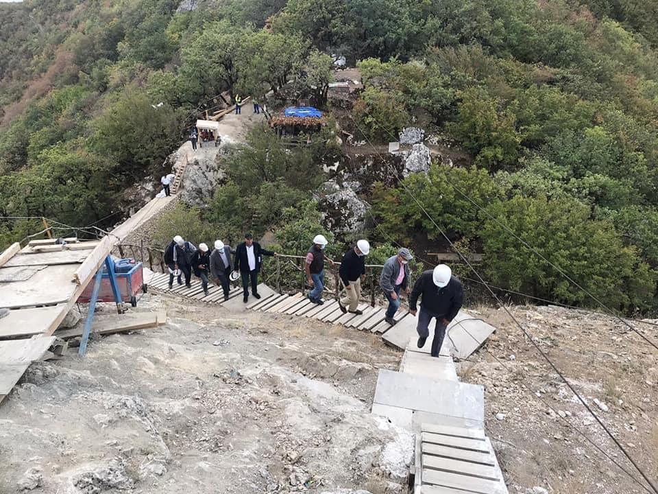 К памятнику "Чыраггала" в Шабране через лес проложена тропа для туристов