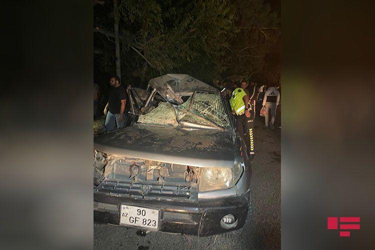 Страшная авария в Баку: труп водителя выбросило из автомобиля