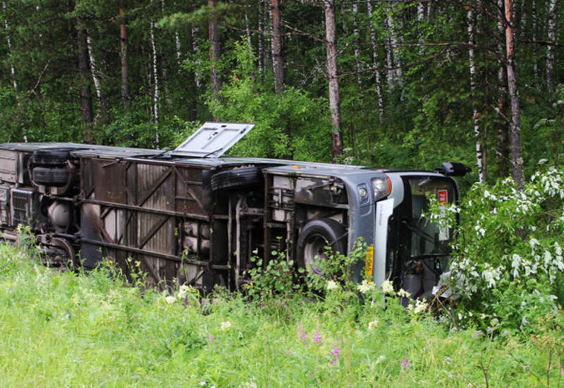 Автобус с 45 пассажирами опрокинулся в Хабаровском крае