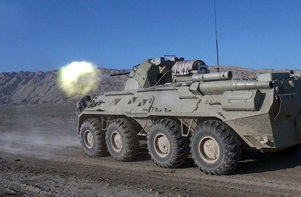 Азербайджанские экипажи бронетехники совершенствуют боевые навыки