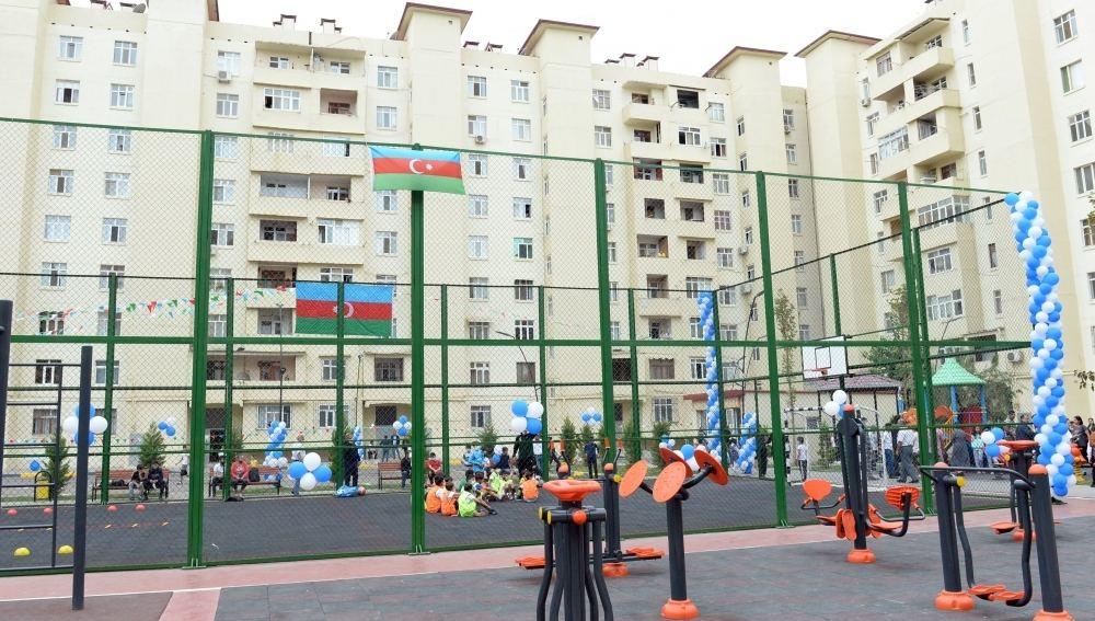 В рамках проекта «Наш двор» в Сураханском районе благоустроен и передан в пользование жителей очередной двор