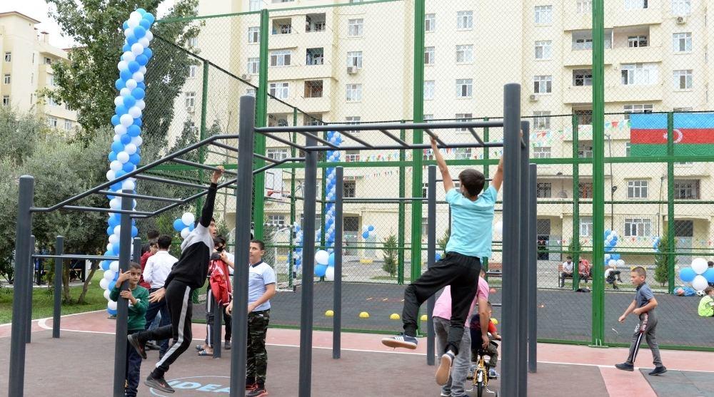 В рамках проекта «Наш двор» в Сураханском районе благоустроен и передан в пользование жителей очередной двор