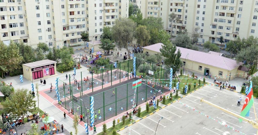 В рамках проекта «Наш двор» в Сураханском районе благоустроен и передан в пользование жителей очередной двор