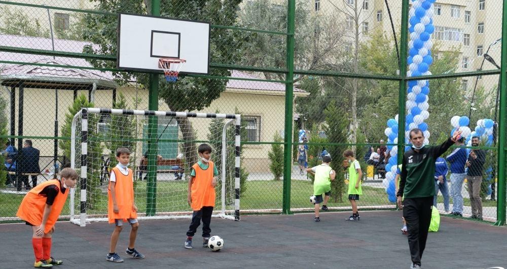 В рамках проекта «Наш двор» в Сураханском районе благоустроен и передан в пользование жителей очередной двор