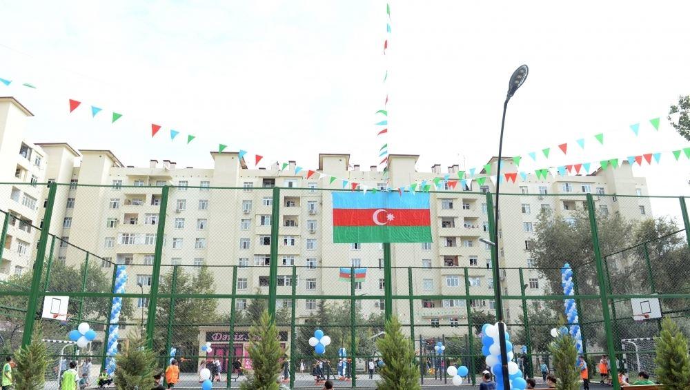 В рамках проекта «Наш двор» в Сураханском районе благоустроен и передан в пользование жителей очередной двор