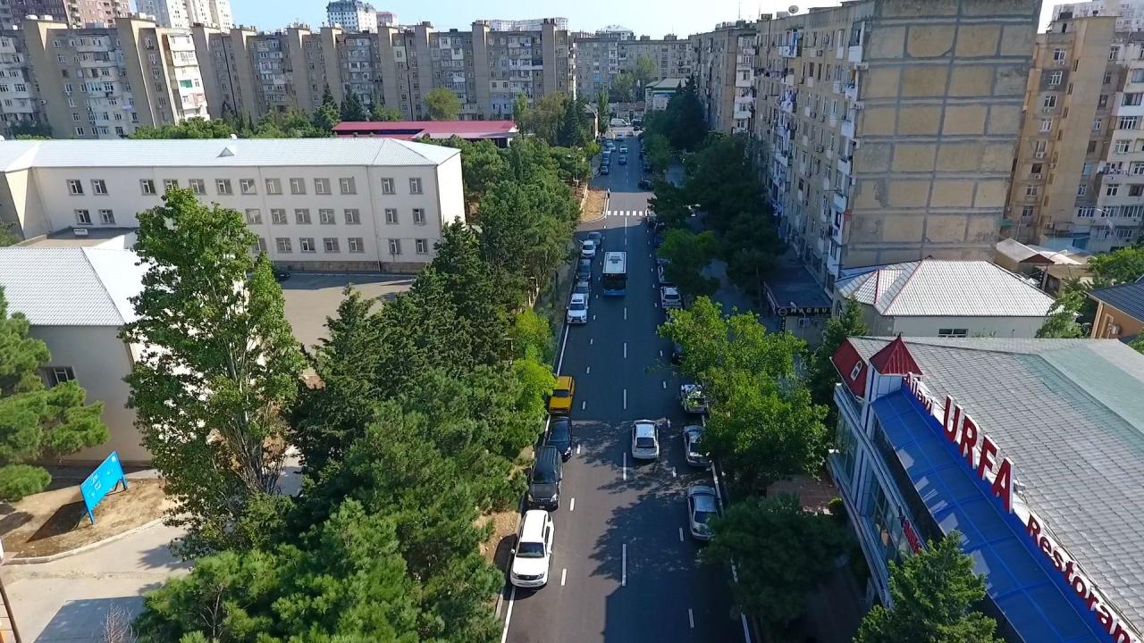 В Баку продолжают улучшать дорожную инфраструктуру