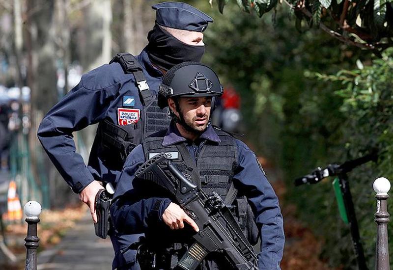 Подозреваемый в атаке на людей в Париже задержан