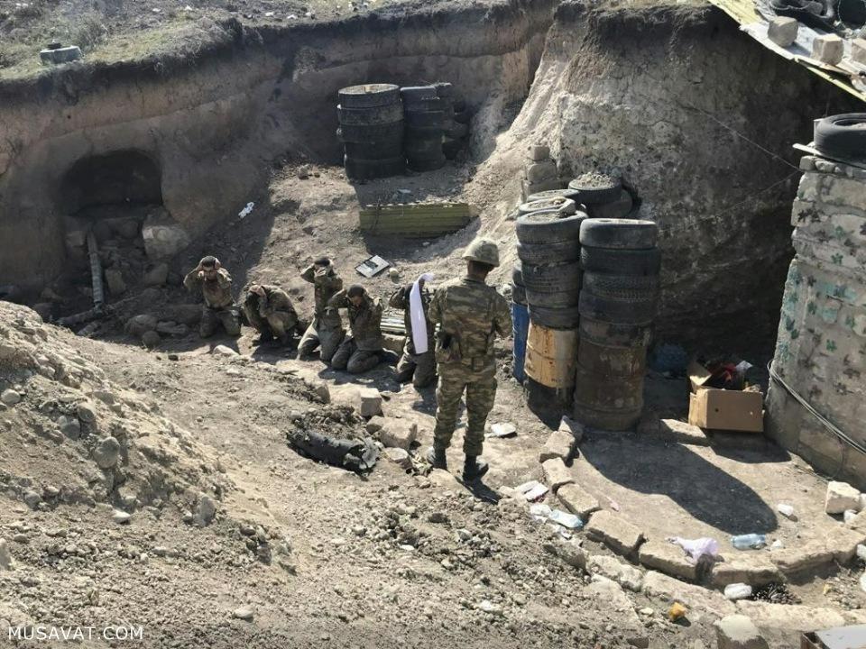 Армянские солдаты сдаются в плен азербайджанской армии