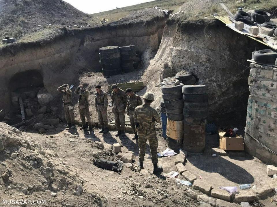 Армянские солдаты сдаются в плен азербайджанской армии