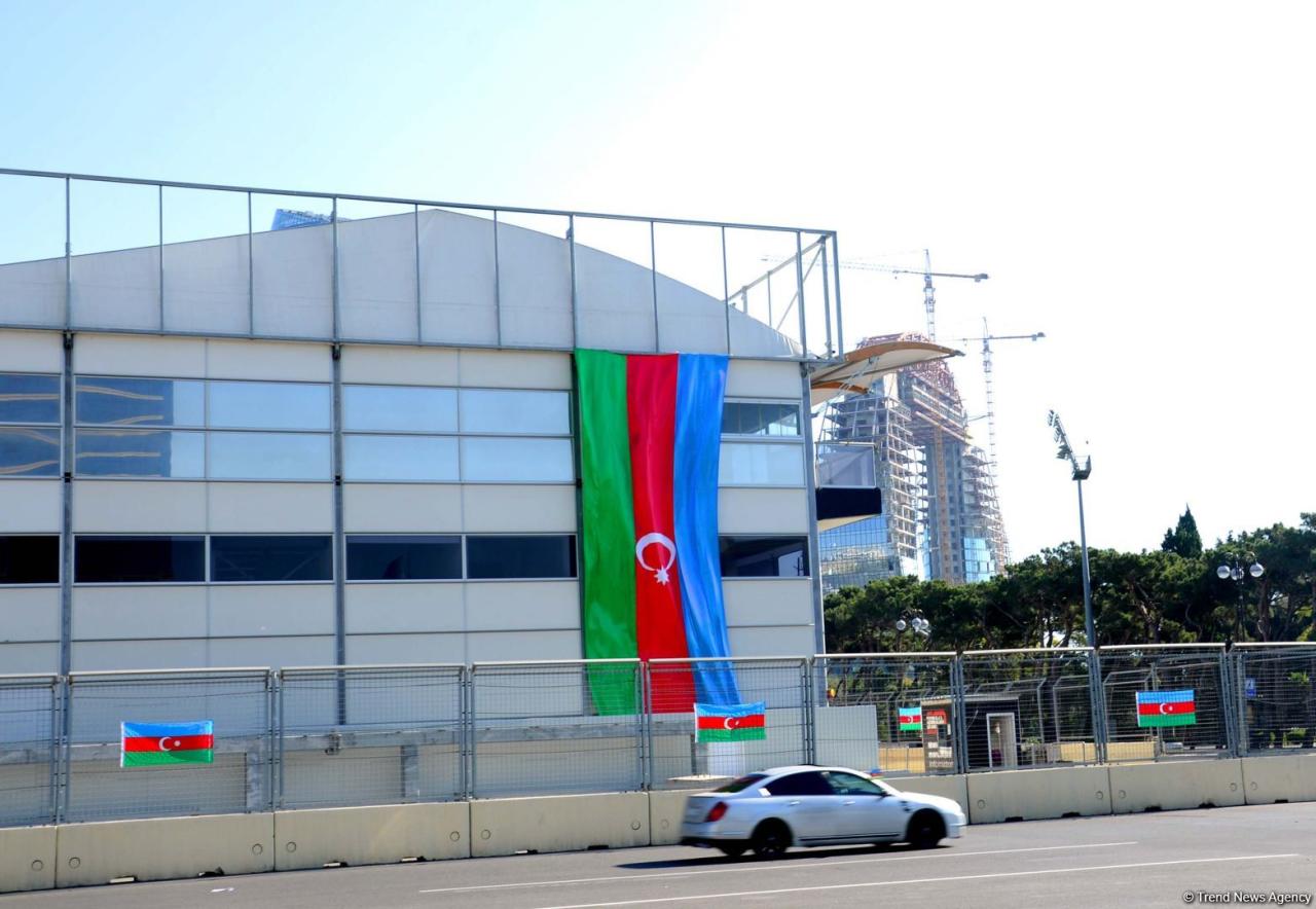 Флаги Азербайджана украсили нашу столицу
