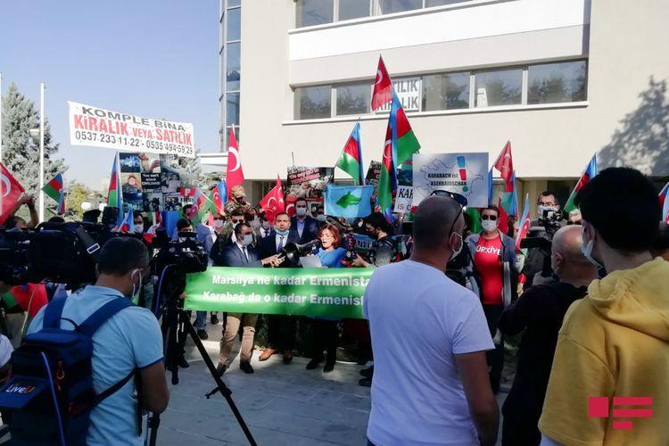 Перед посольством Франции в Турции прошла акция протеста