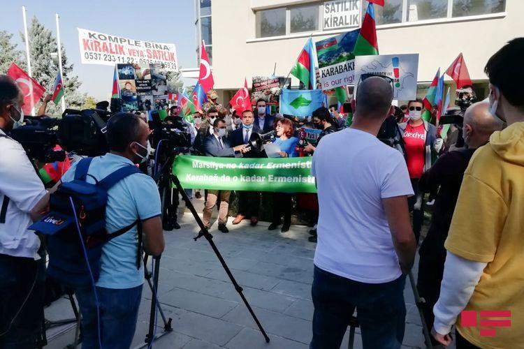 Перед посольством Франции в Турции прошла акция протеста