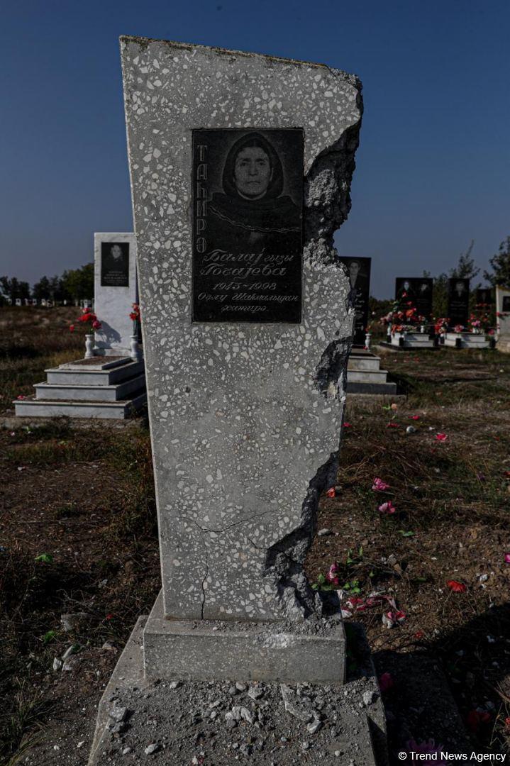 Армяне обстреляли кладбище в Агдаме