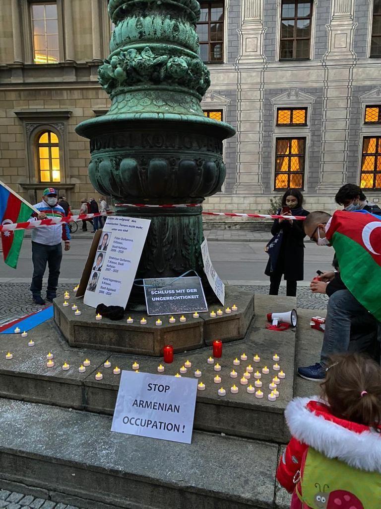 Azərbaycanlılar Münhendə etiraz aksiyası keçirib