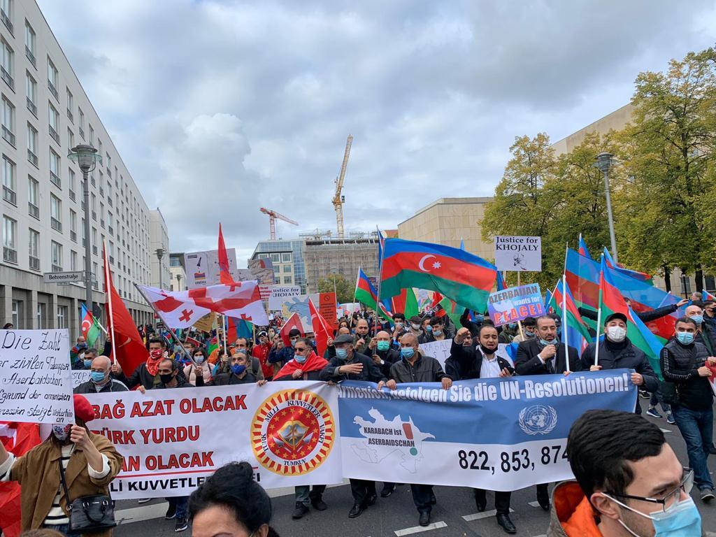Almaniya azərbaycanlıları ayağa qalxdı