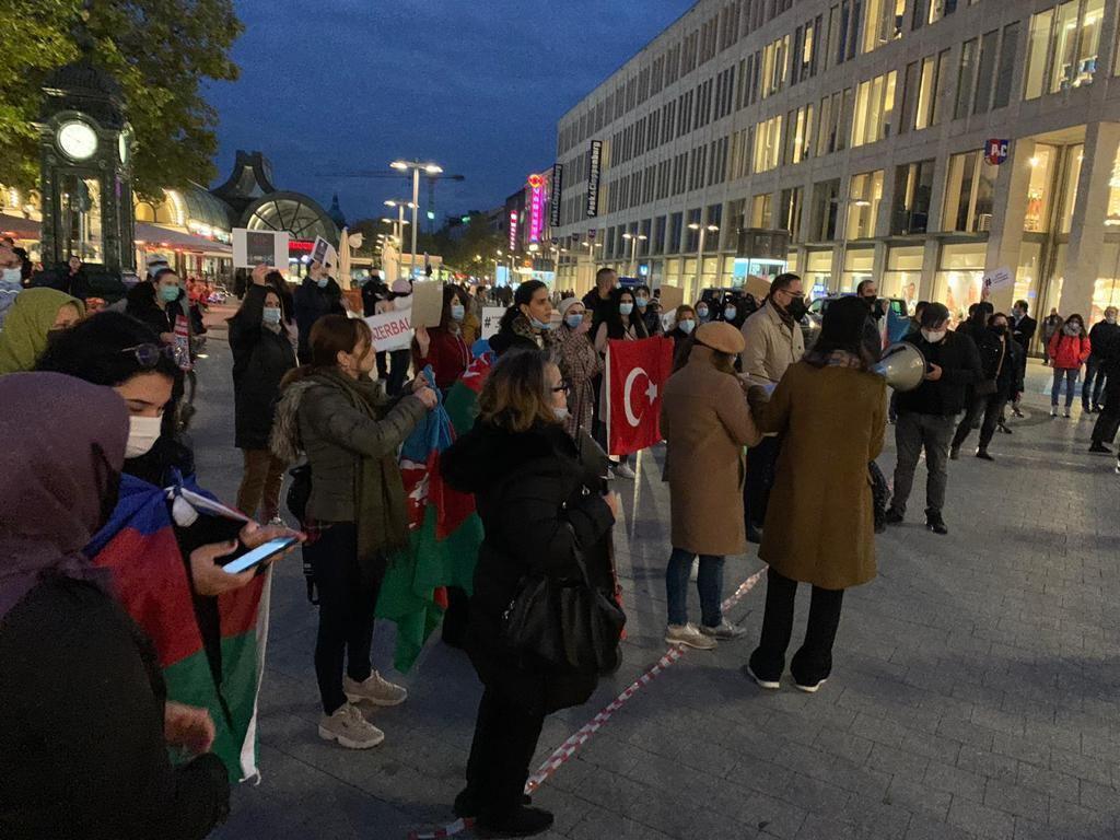 Hannover azərbaycanlıları Gəncə terrorunda həlak olanların xatirəsini yad edib