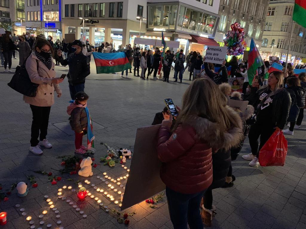 Hannover azərbaycanlıları Gəncə terrorunda həlak olanların xatirəsini yad edib