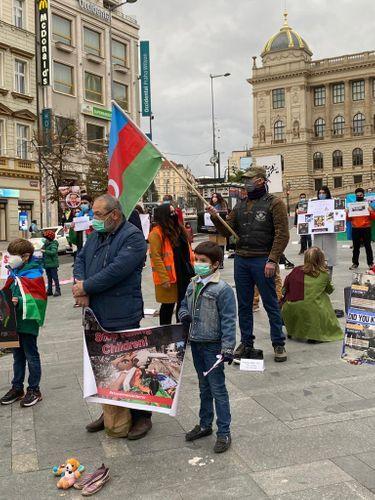 В Праге проведена акция в знак протеста против армянского теракта в Гяндже
