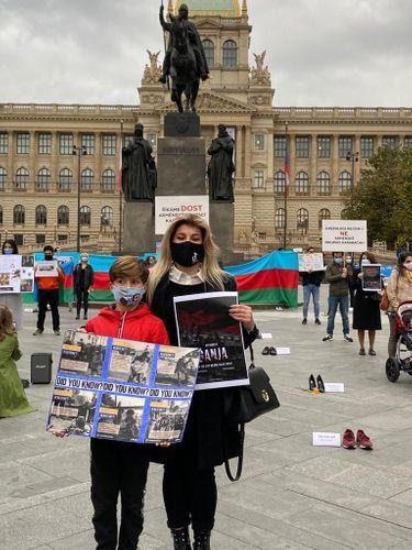 В Праге проведена акция в знак протеста против армянского теракта в Гяндже