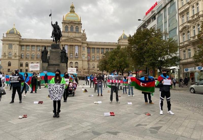 В Праге проведена акция в знак протеста против армянского теракта в Гяндже