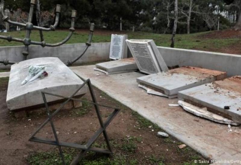 В Греции вновь осквернили еврейские кладбища и памятник жертвам Холокоста