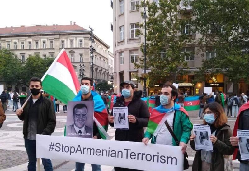 В Венгрии прошла акция против армянского фашизма в Гяндже
