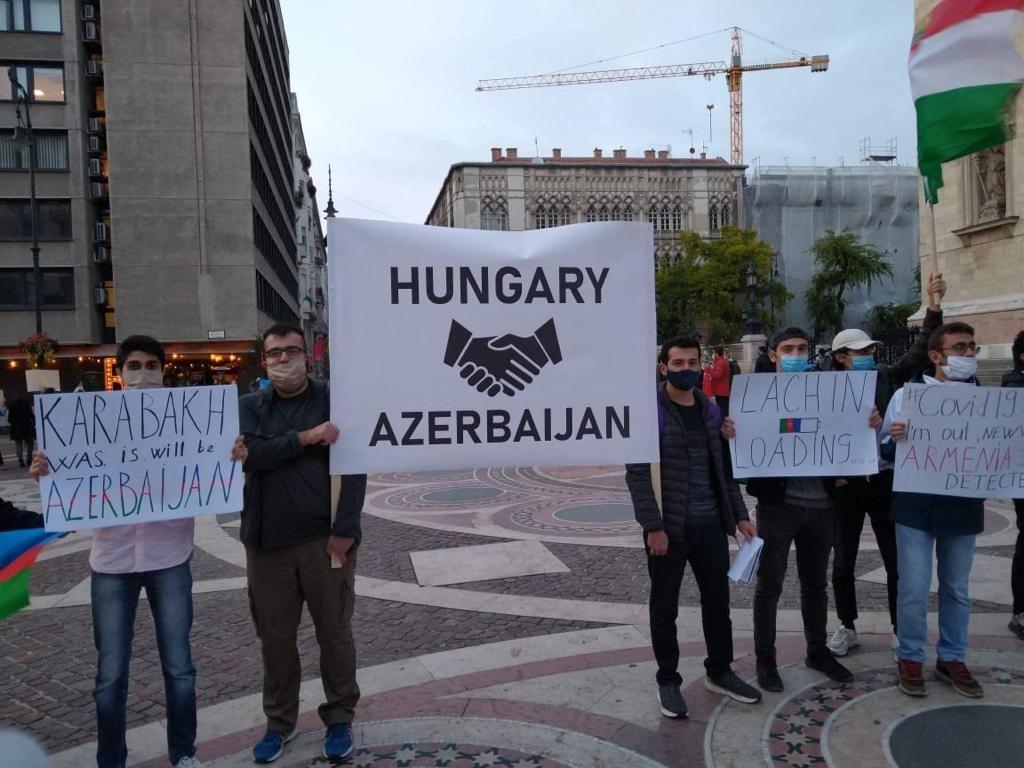 В Венгрии прошла акция против армянского фашизма в Гяндже