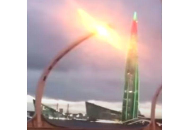 Газпромовская высотка окрасилась в цвета Флага Азербайджана