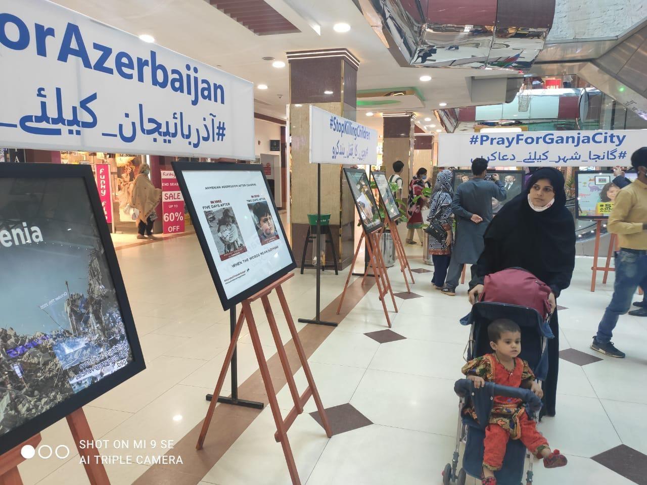 İslamabadın ən böyük alış-veriş mərkəzində “Ermənistan mülki əhalini qətlə yetirir. Erməni təcavüzünə son” adlı aksiya keçirilir