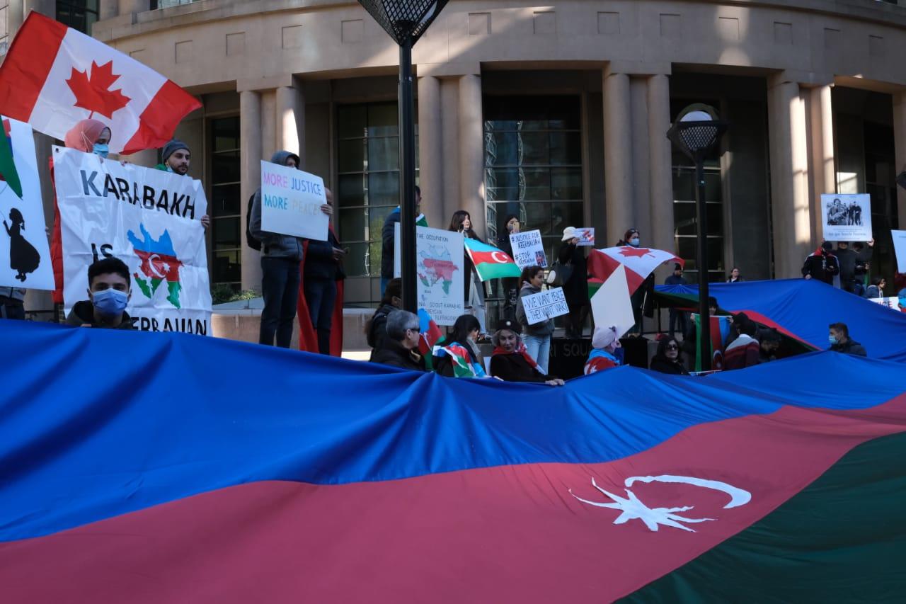 В Канаде проведена акция в знак протеста против совершенных в Гяндже терактов